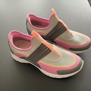 Women’s Vionic Size 8 Vayda Sip on Sneaker